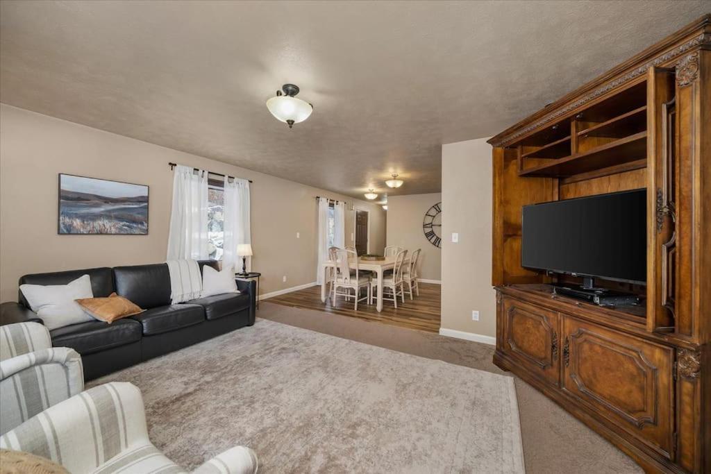 Holiday home Theatrical Escape South Hill Near Downtown *